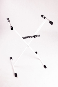 TIETZ&TIETZ L-3 Statyw klawiszowy biały