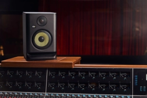 010 KRK ROKIT 5 - Lifestyle_1.jpg