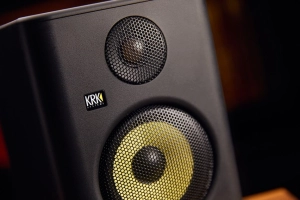 011 KRK ROKIT 5 - Lifestyle_5.jpg