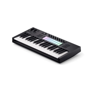 Novation-Launchkey-37-mk4_5.jpg